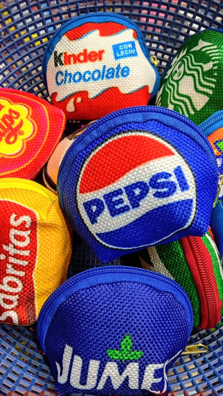 Monederos Pepsi y Kinder